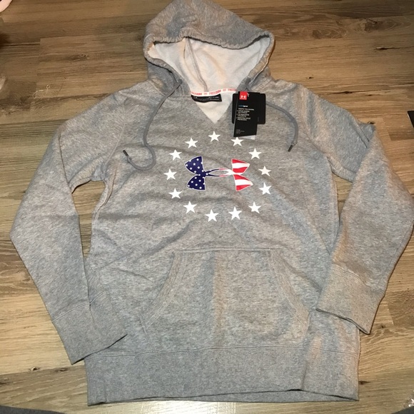 Under Armour Tops - Under Armour Freedom USA Women’s Sweatshirt Small Under Armour Tops - Under Armour Freedom USA Women’s Sweatshirt Small